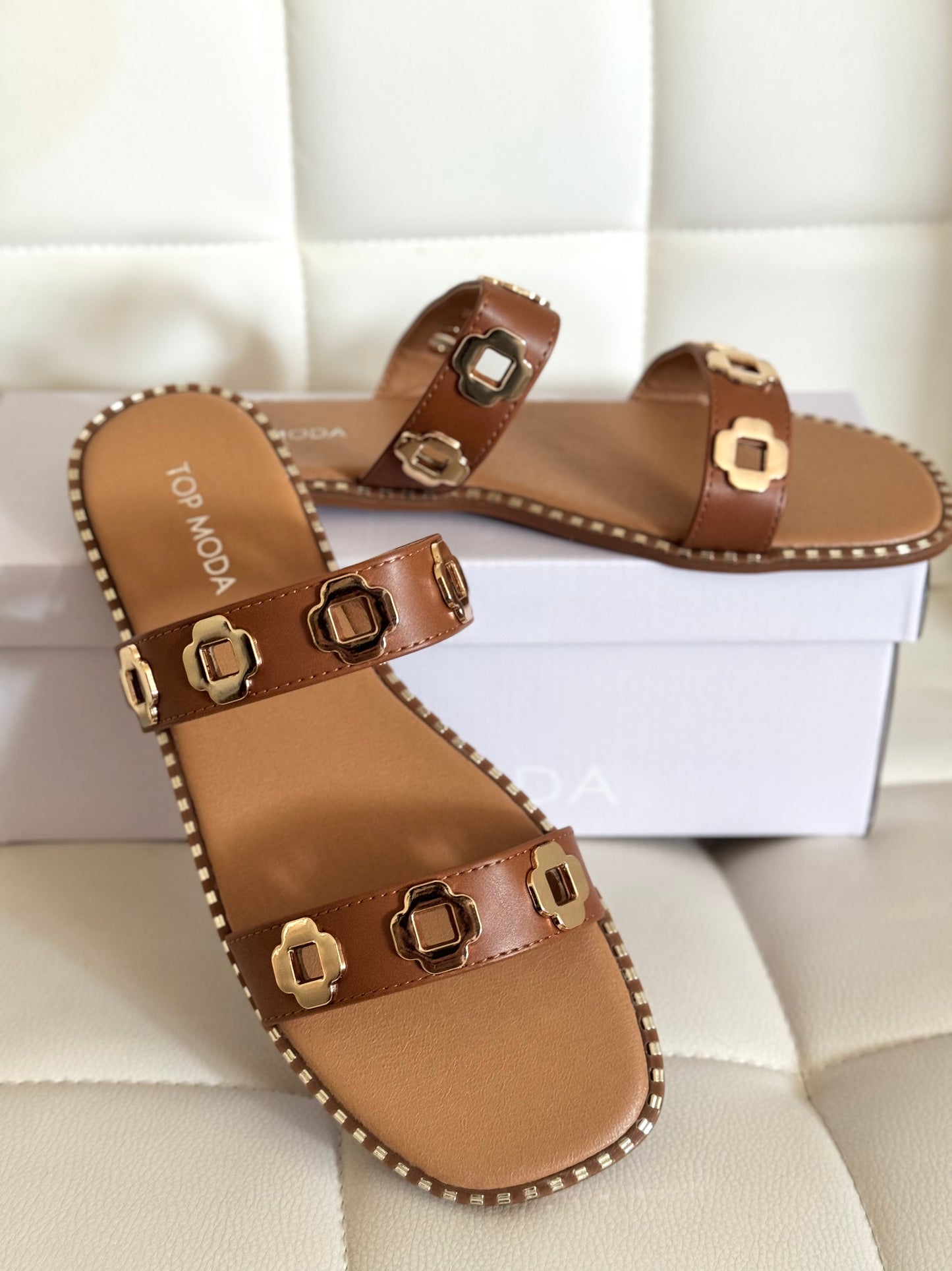 Claudia Sandals
