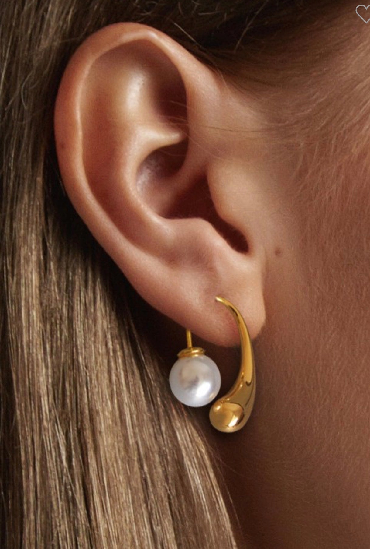 Modern Pearl Hook Earrings - 18k gold plated stainless steel