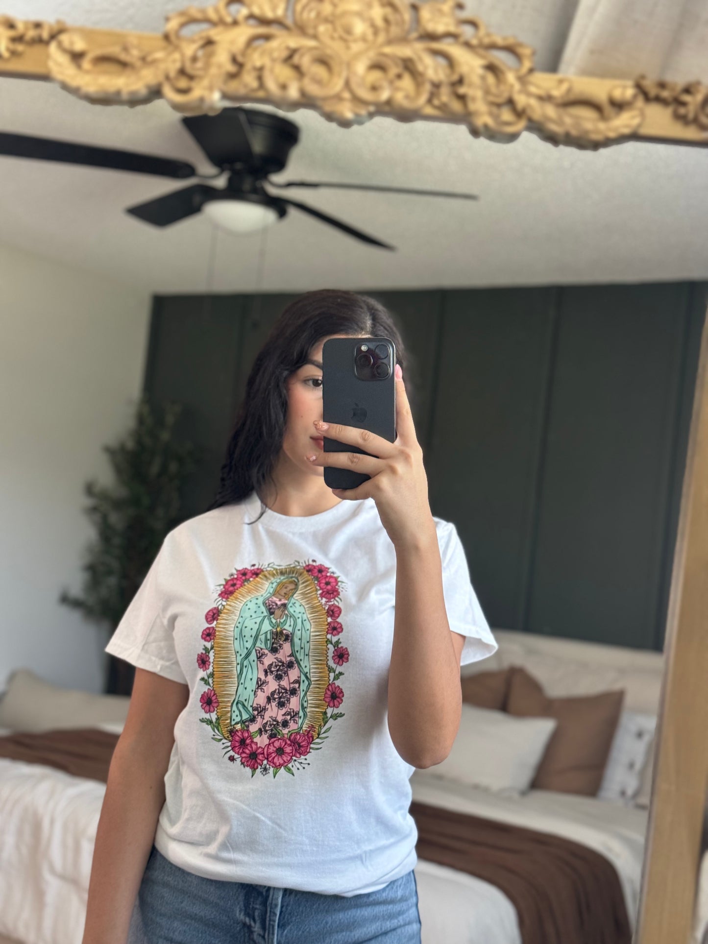 Virgen de Guadalupe Graphic Tee