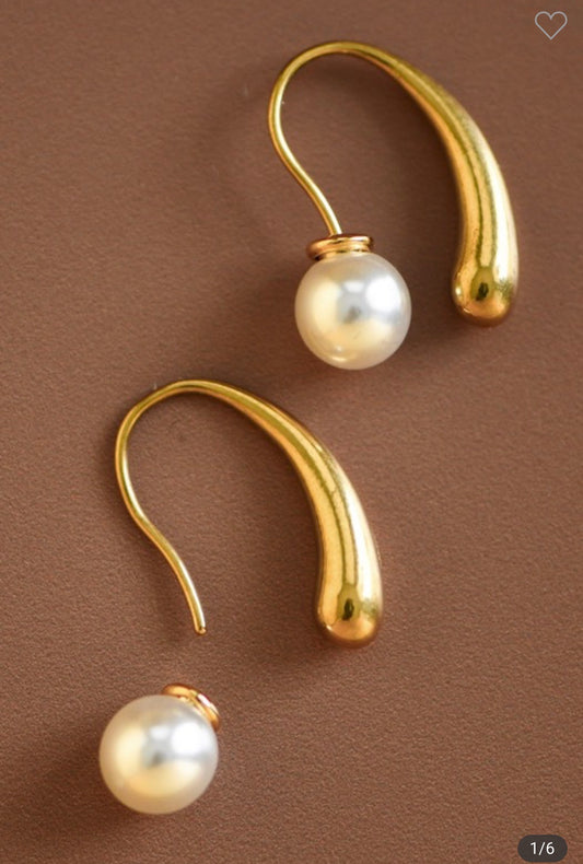 Modern Pearl Hook Earrings - 18k gold plated stainless steel