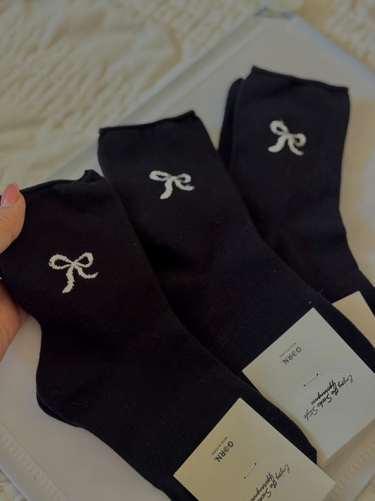 Sparkling Ribbon Bow Engraved Black Socks